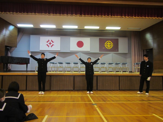 行中応援団によるエール 生徒会主催による壮行会を行いました 行田市立行田中学校