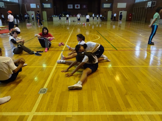 小中連携 陸上部の南小訪問 行田市立行田中学校