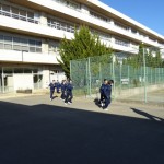 逃げる１