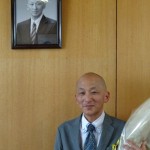 掲額