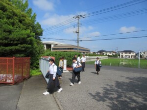 6月19日(金)朝の登校指導(あいさつ運動)